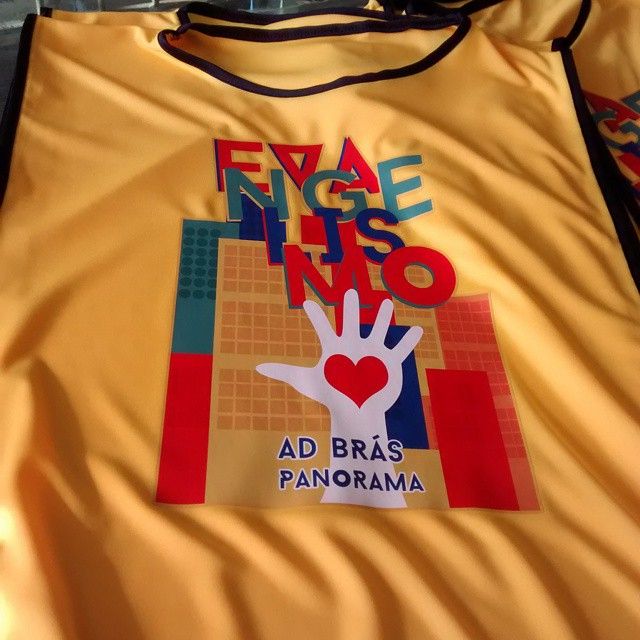 Camiseta estampada em silk-screen