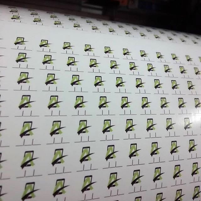 Rolo de etiquetas de garantia em vinil destrutível